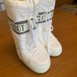ICON WHITE NYLON BOOTS [US Women: 4.5 - 7]